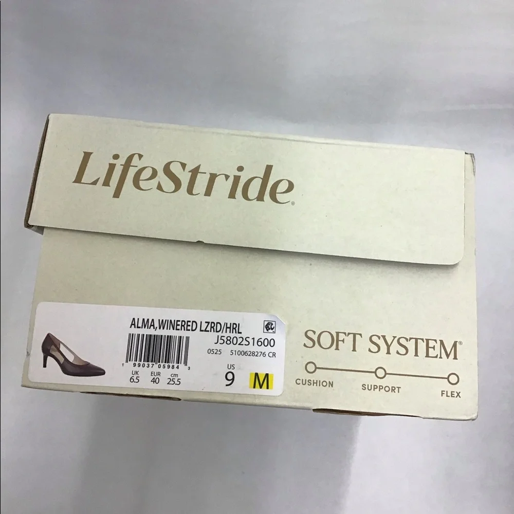 New Lifestride womens wine red heals size 9 side cutouts and cushion support